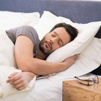 ПОЧЕМУ ТЕЛО НЕОЖИДАННО ВЗДРАГИВАЕТ ВО СНЕ ИЛИ ПРИ ЗАСЫПАНИИ? (Вы спрашиваете, мы отвечаем)