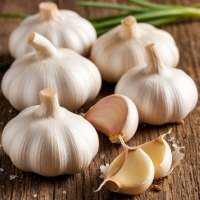 НЕ СОБЬЕТ ПРОСТУДА С НОГ, ЕСЛИ В ДОМЕ ЕСТЬ ЧЕСНОК (Берегите свое здоровье)