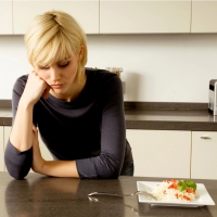 ПЯТЬ ПРИЗНАКОВ ТОГО, ЧТО ВАША ЕДА ВАМ НЕ ПОДХОДИТ (Наше здоровье в наших руках)