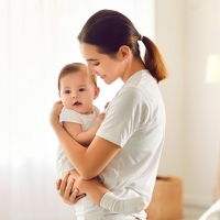 ПОЧЕМУ РЕБЕНОК СРЫГИВАЕТ ПОСЛЕ КОРМЛЕНИЯ (Ребенок в доме: радость, заботы, волнения)